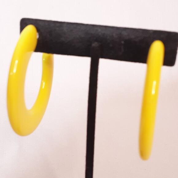 Big Bright 60s Style Hoop Earrings Canary Yellow Resin - Picture 1 of 8